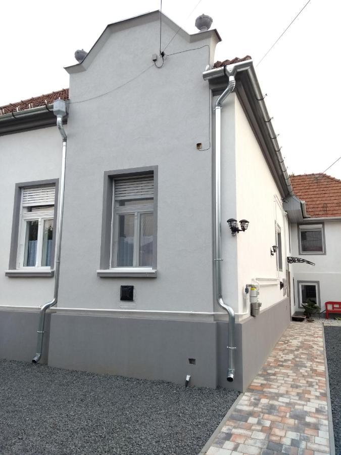Jade Vendeghaz Apartment Papa Exterior photo